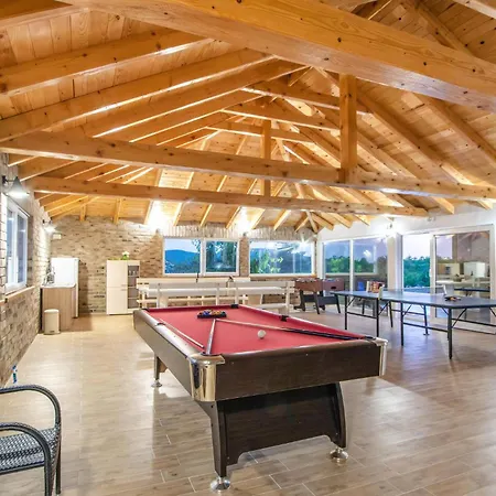 Holiday home Pet Friendly In *