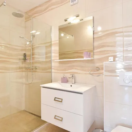 بيت للعطل Pet Friendly In *